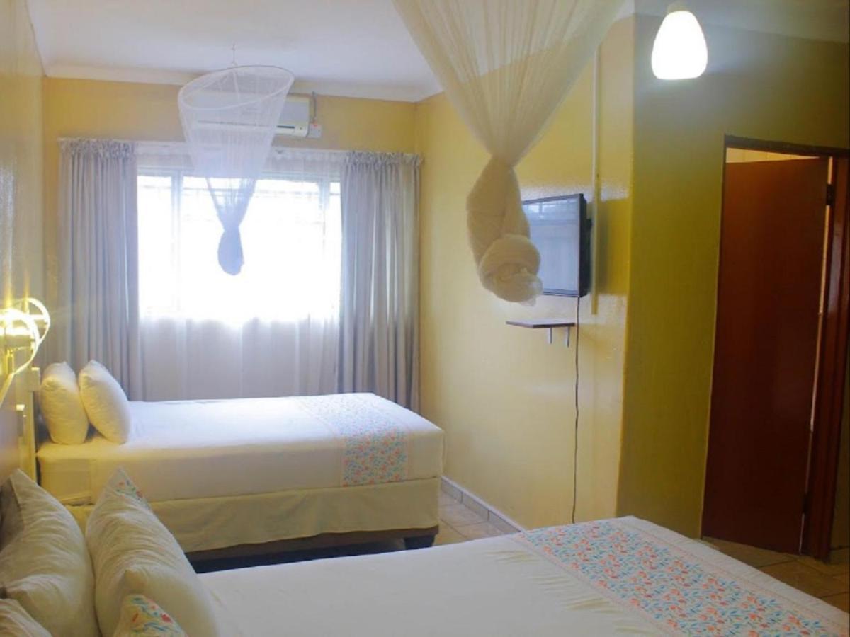 Nkanga Hotel Касане Екстериор снимка